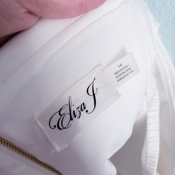 Eliza J White Off Shoulder Scuba Cropped Top - Picture 5 of 6